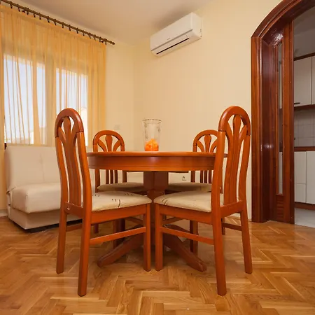 Mara * Kaštela